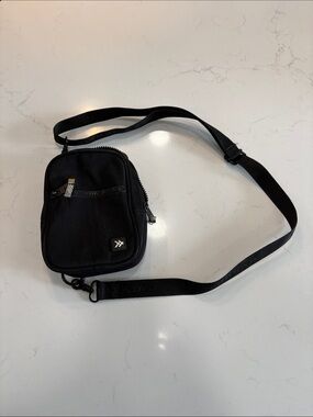 Thread Wallets Black Crossbody Bag